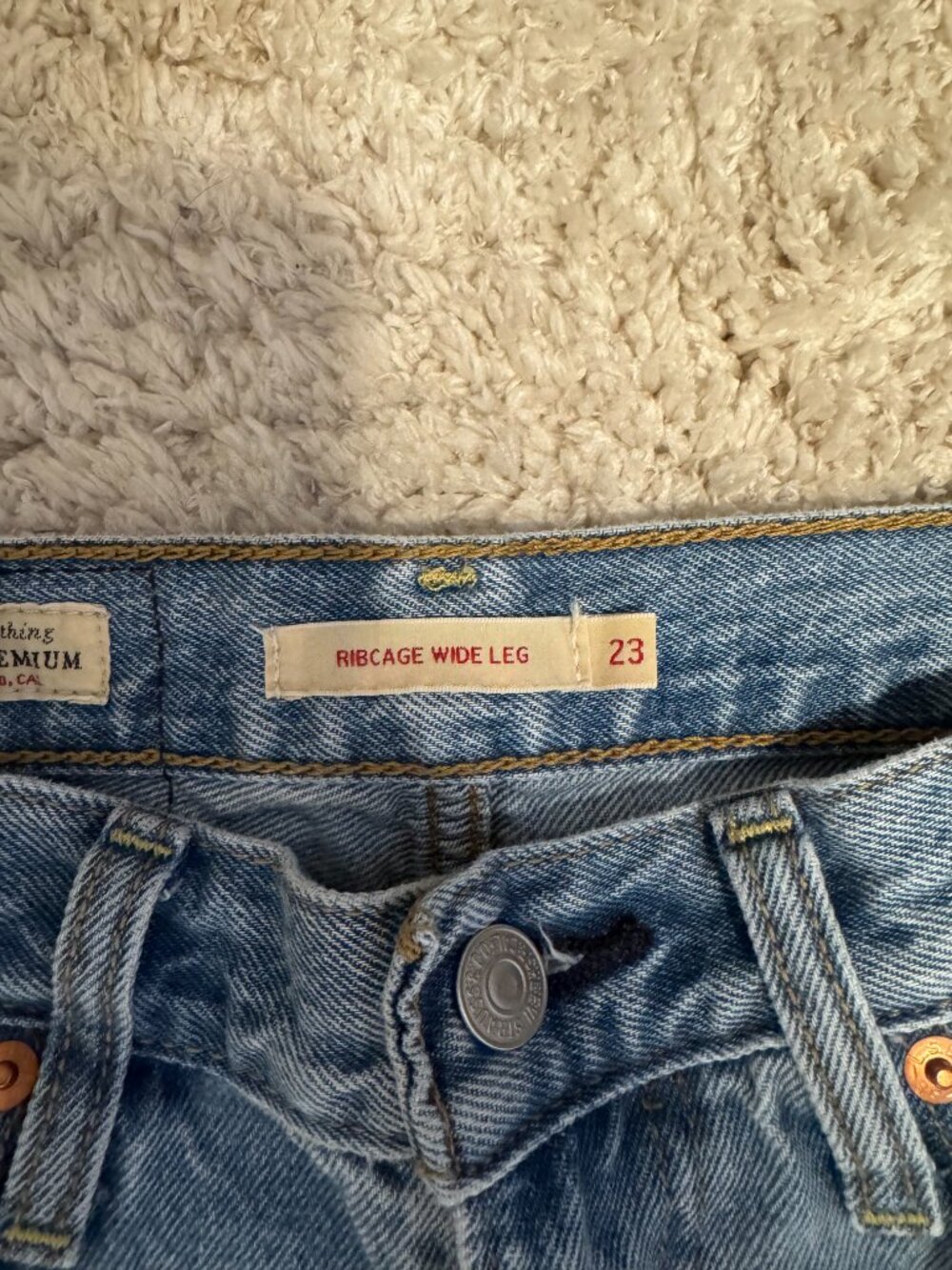Levi's Ribcage Wide Leg - Picture 2 of 3